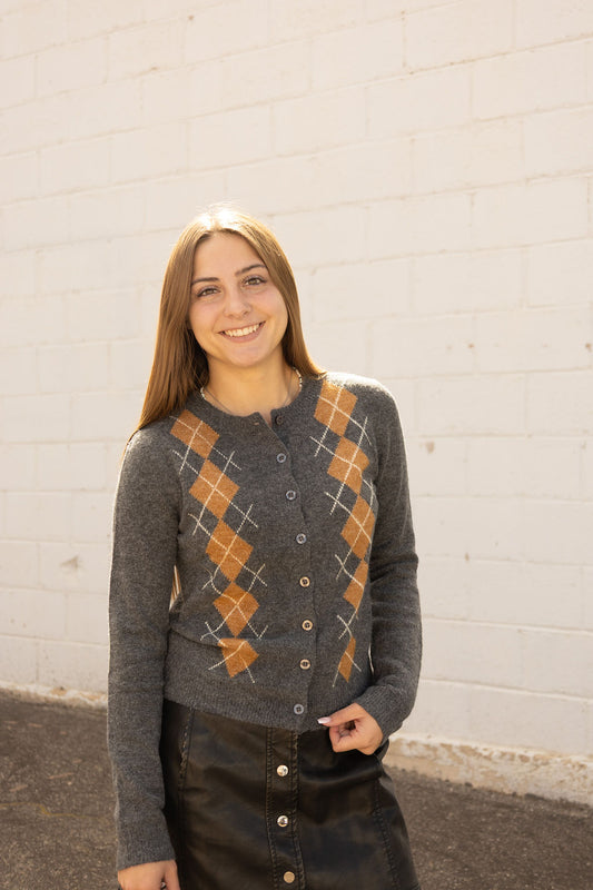Grey cardigan with argyle pattern on the front