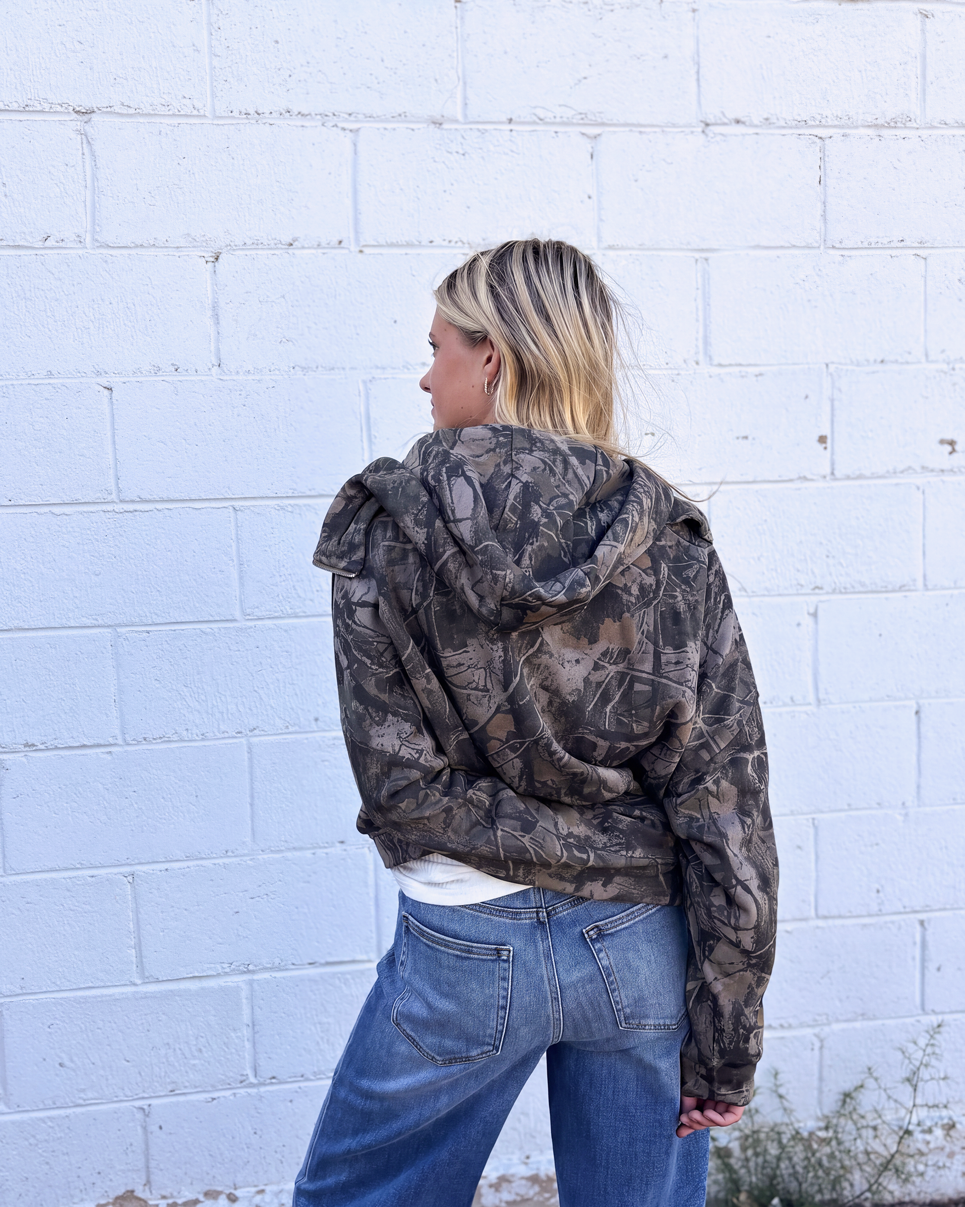 Cute cropped camo zip up jacket with hood and double zipper