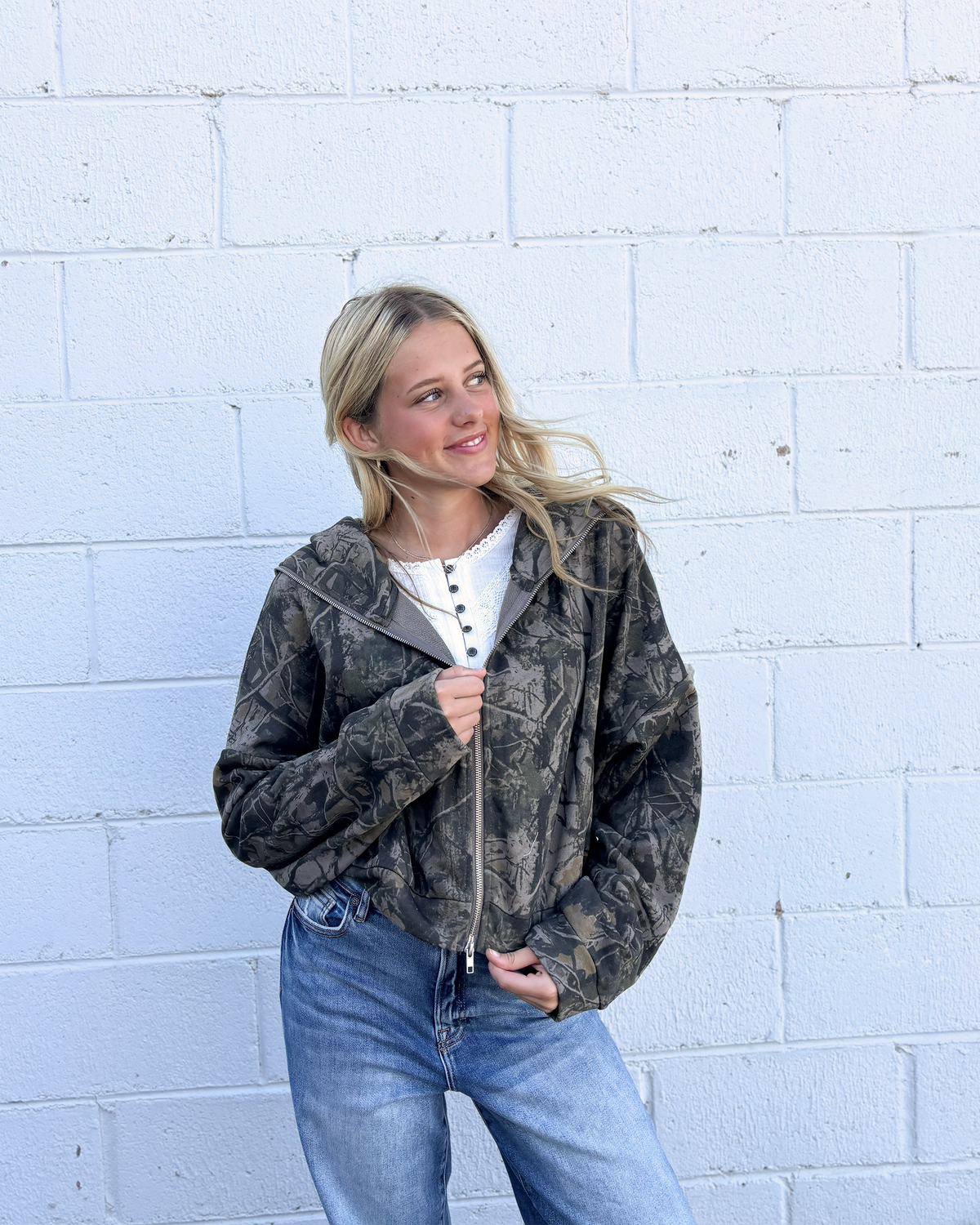 Cute cropped camo zip up jacket with hood and double zipper