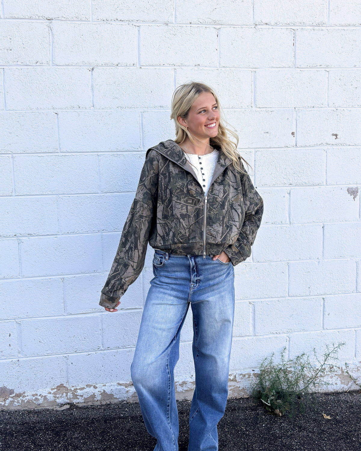 Cute cropped camo zip up jacket with hood and double zipper