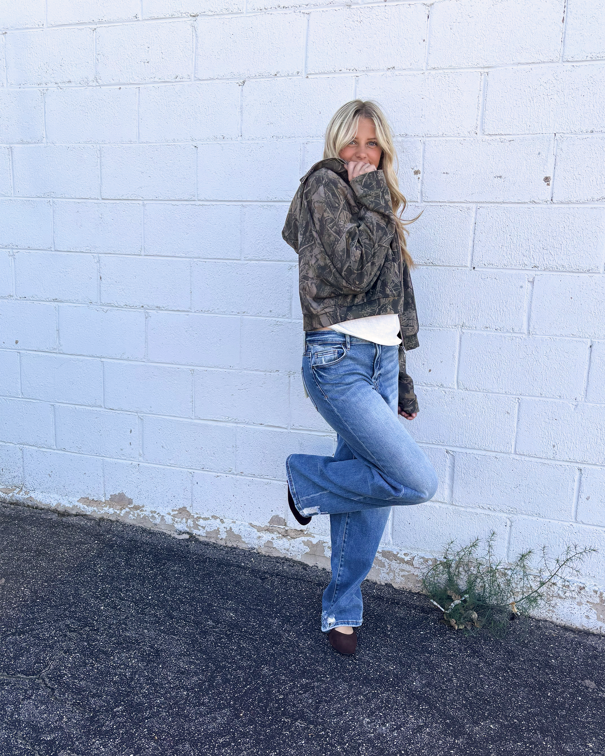 Cute cropped camo zip up jacket with hood and double zipper
