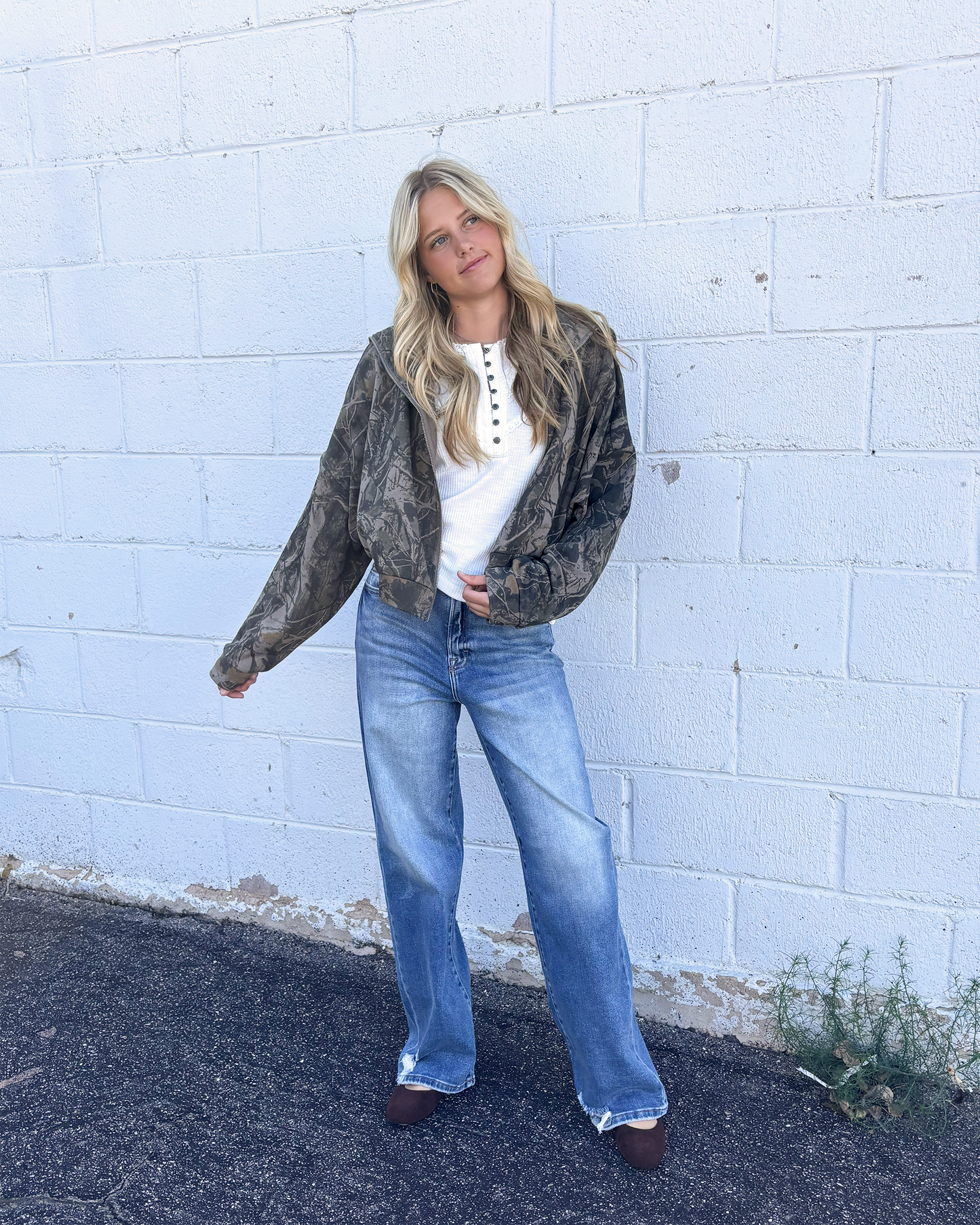Cute cropped camo zip up jacket with hood and double zipper