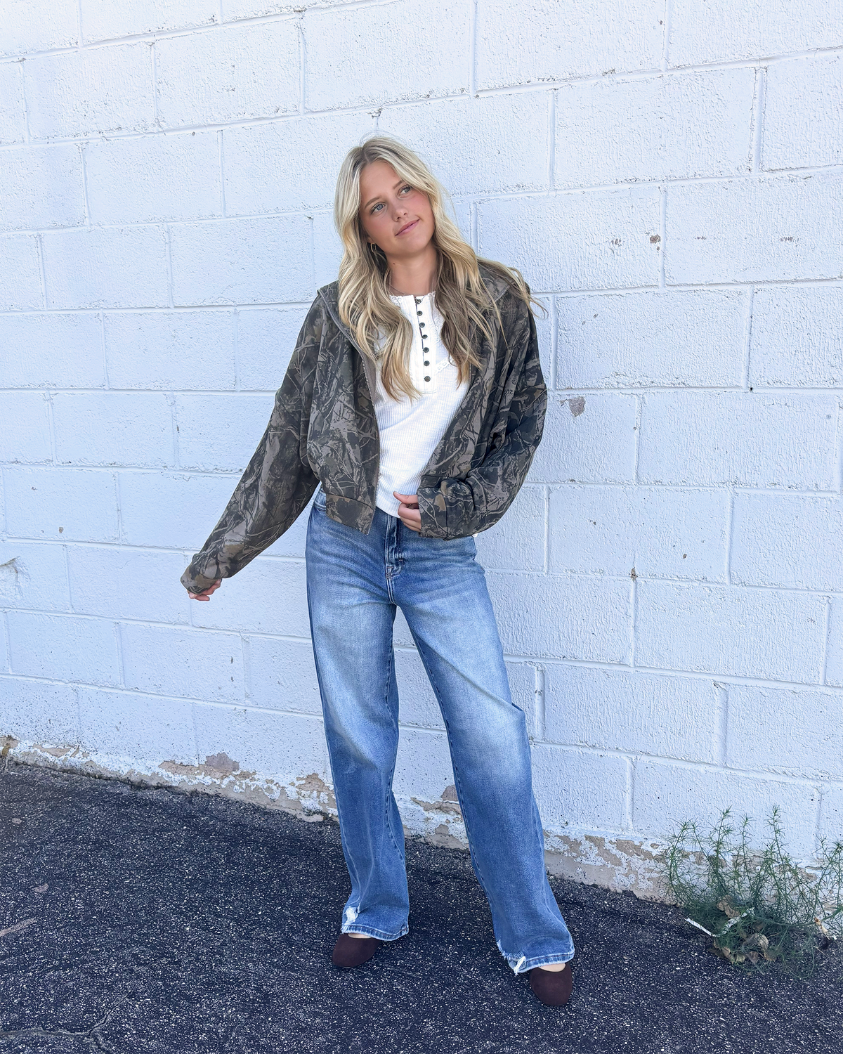 Cute cropped camo zip up jacket with hood and double zipper