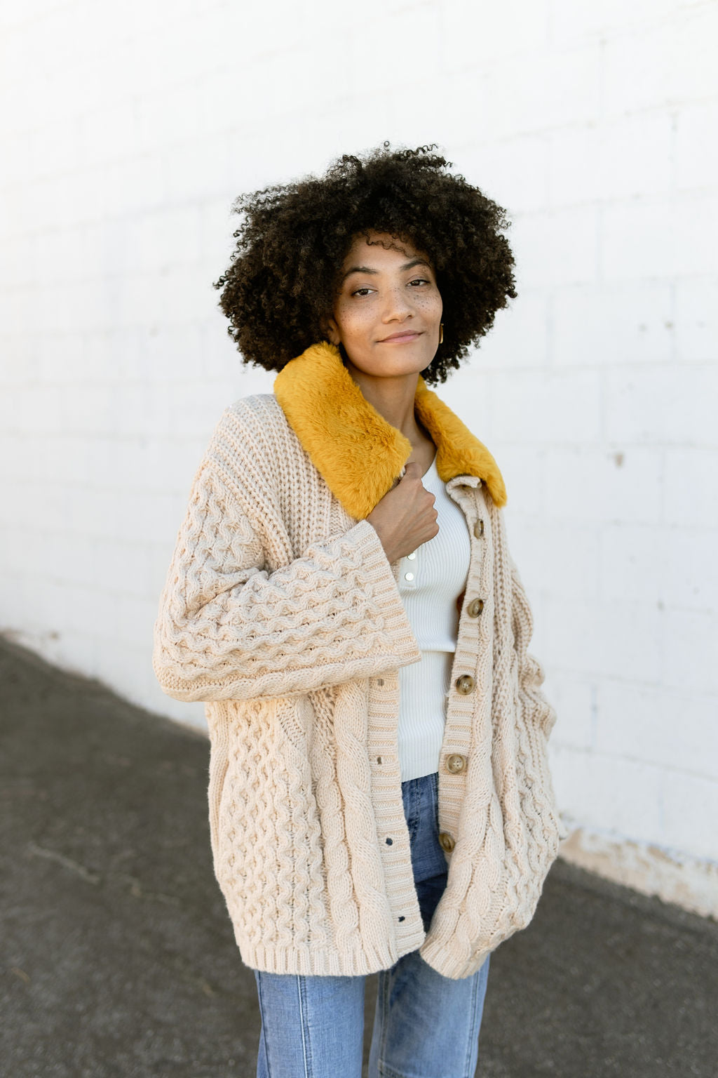 collared knit cardigan with detachable fur collar