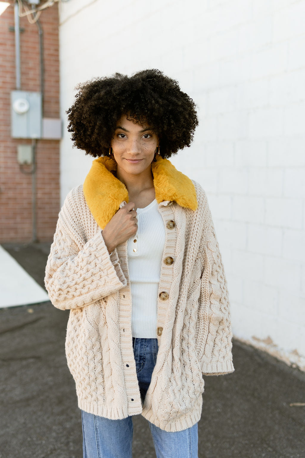 collared knit cardigan with detachable fur collar