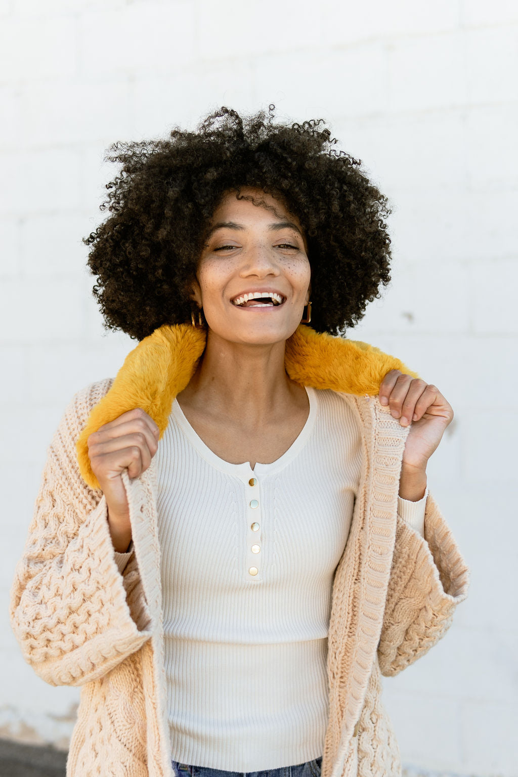 collared knit cardigan with detachable fur collar