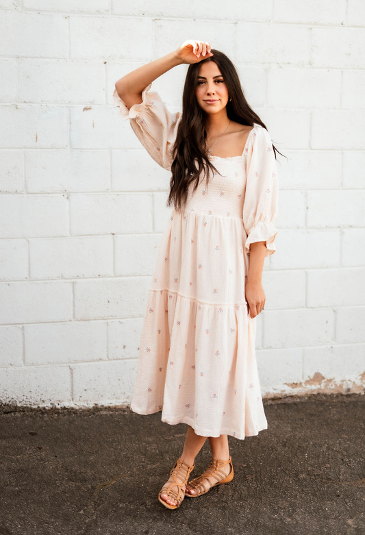 Peachy pink summer dress with puff sleeves