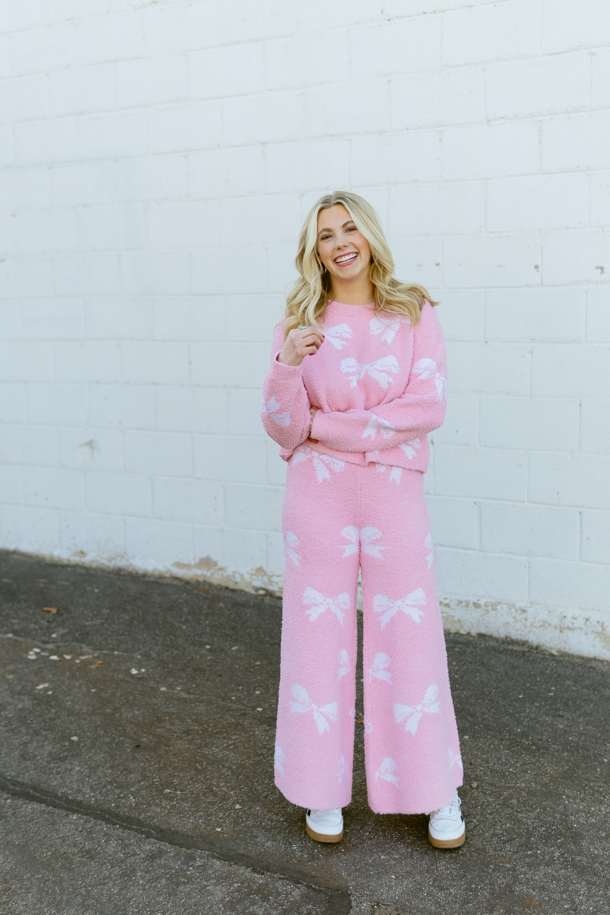 Pink set with sweater and pants with bow print