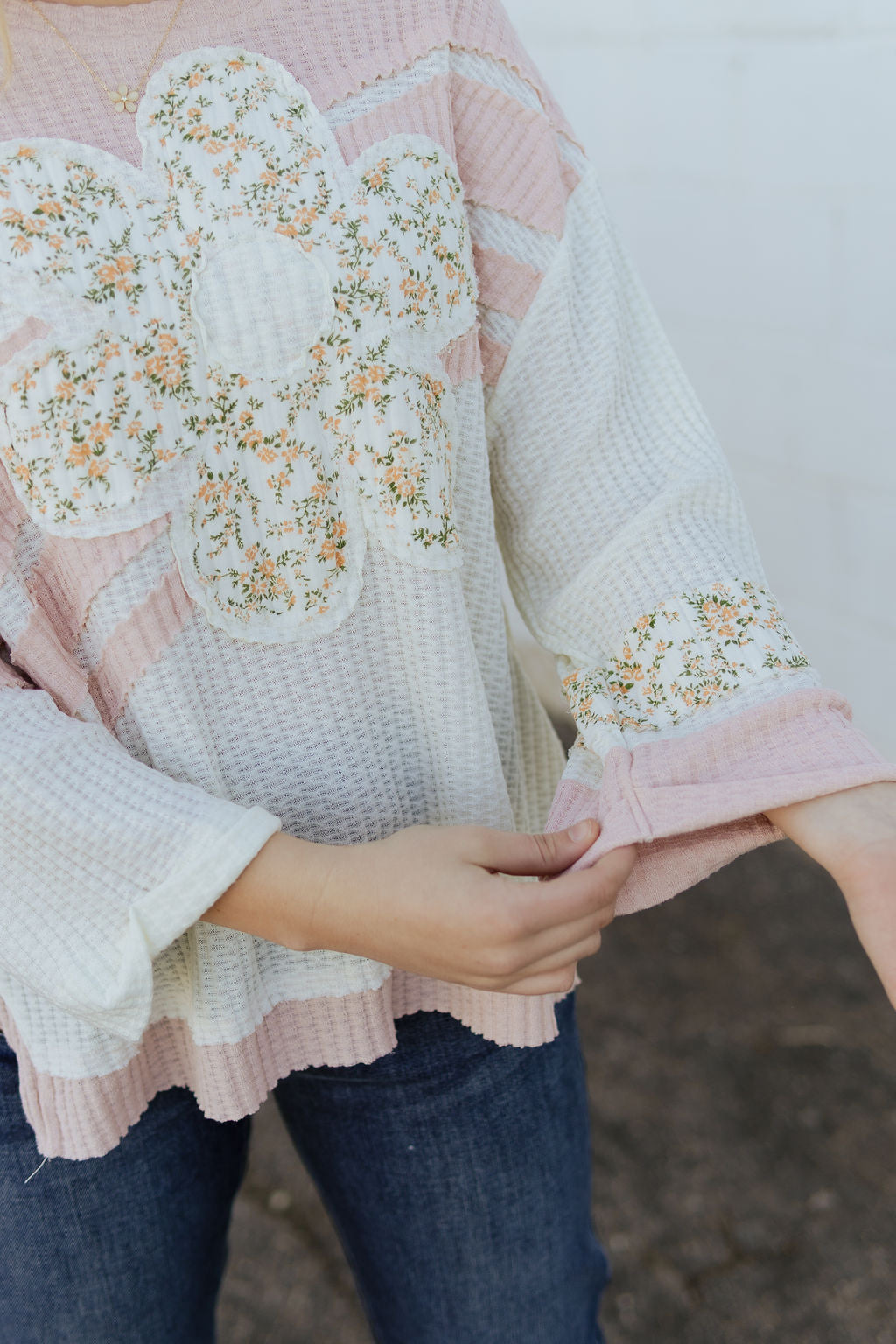 Thermal oversized top with appliqué