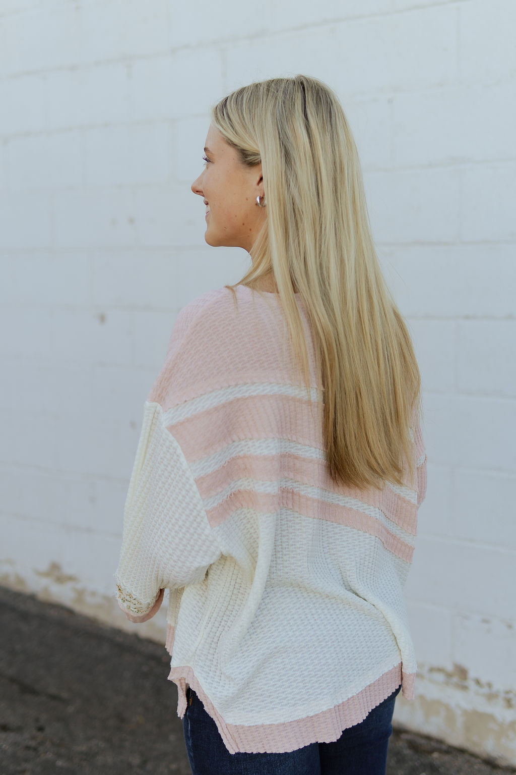 Thermal oversized top with appliqué