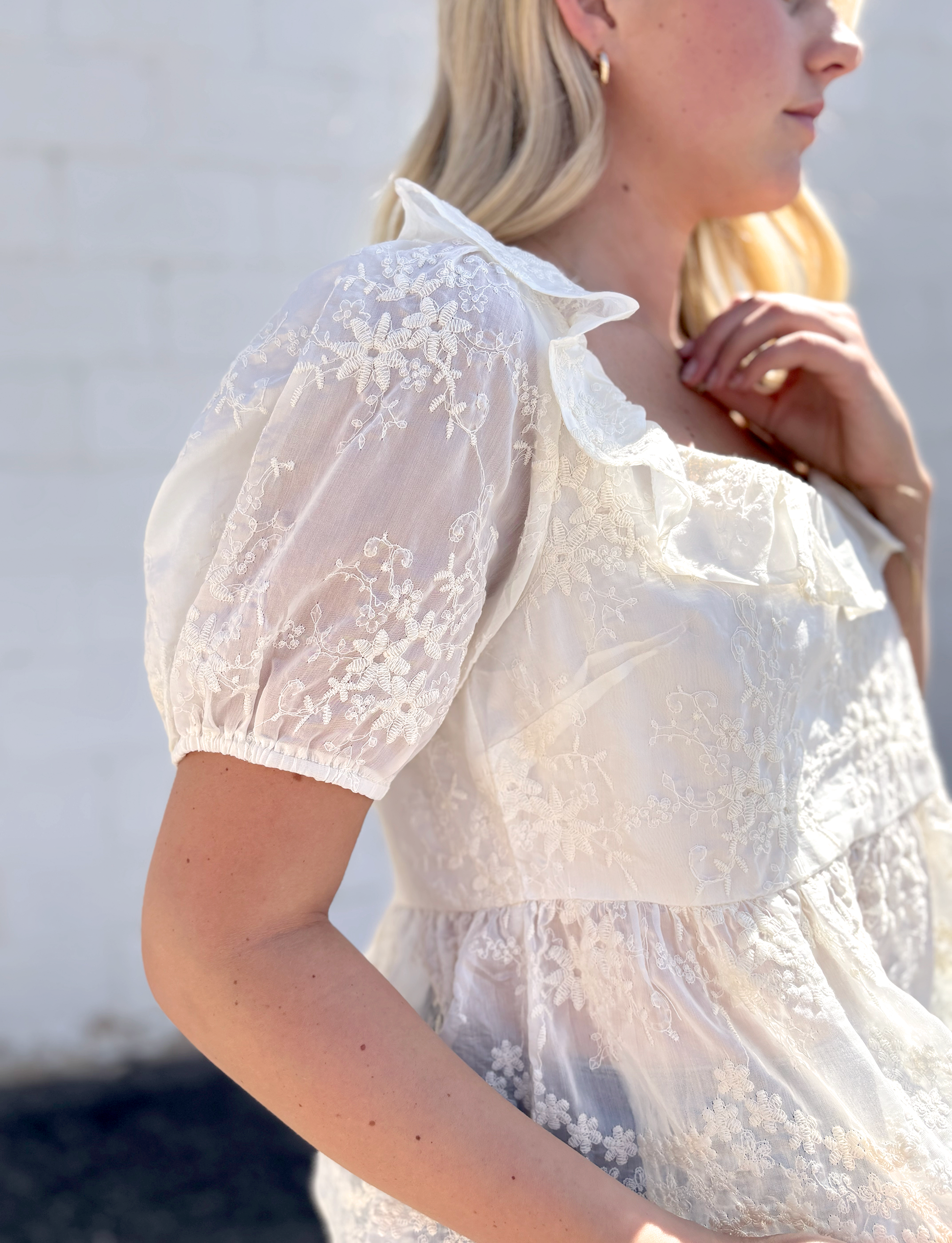 Pretty top with empire waist and scoop neck with floral embroidery and puff sleeves